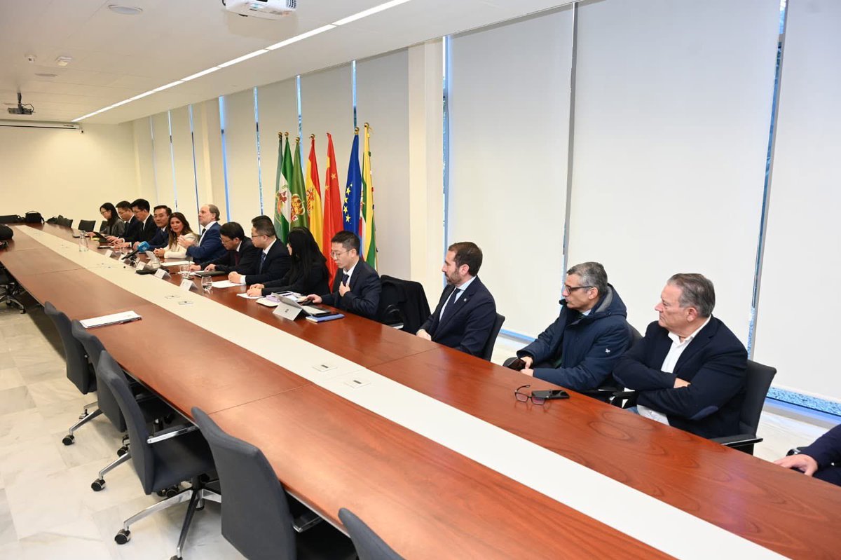 Auxi del Olmo tweet media