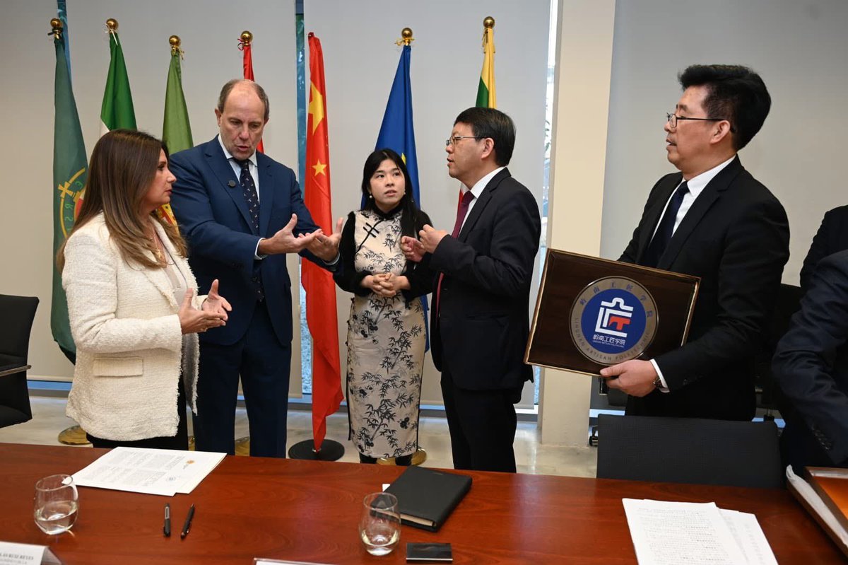 Auxi del Olmo tweet media