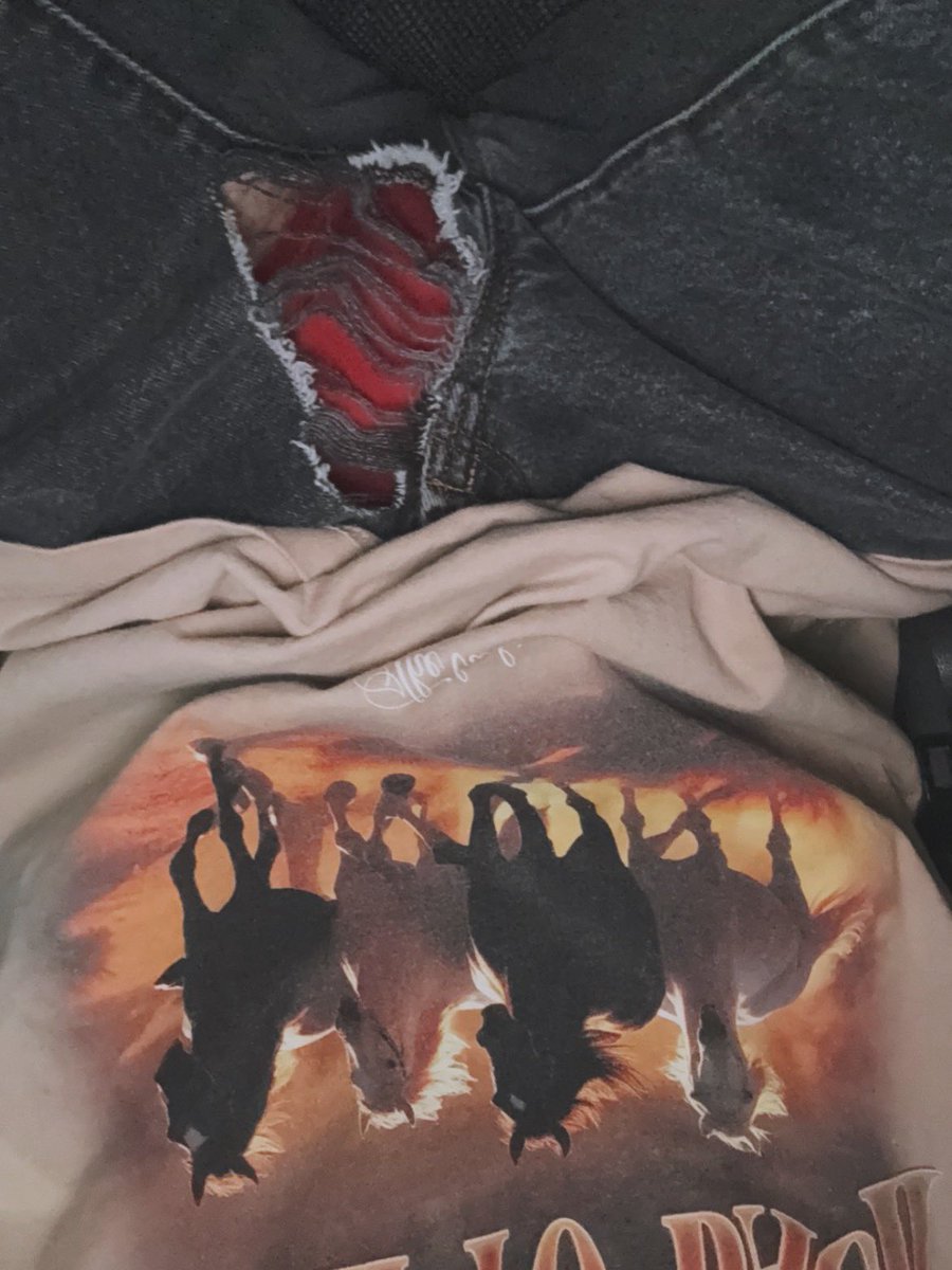 ⠀

𝘚𝘩𝘦’𝘴 𝘴𝘰 𝘩𝘪𝘨𝘩 𝘣𝘺 𝘚𝘦𝘺𝘮𝘰𝘶𝘳 𝘱𝘭𝘢𝘺𝘴 𝘪𝘯 𝘵𝘩𝘦 𝘣𝘢𝘤𝘬𝘨𝘳𝘰𝘶𝘯𝘥. 

⠀