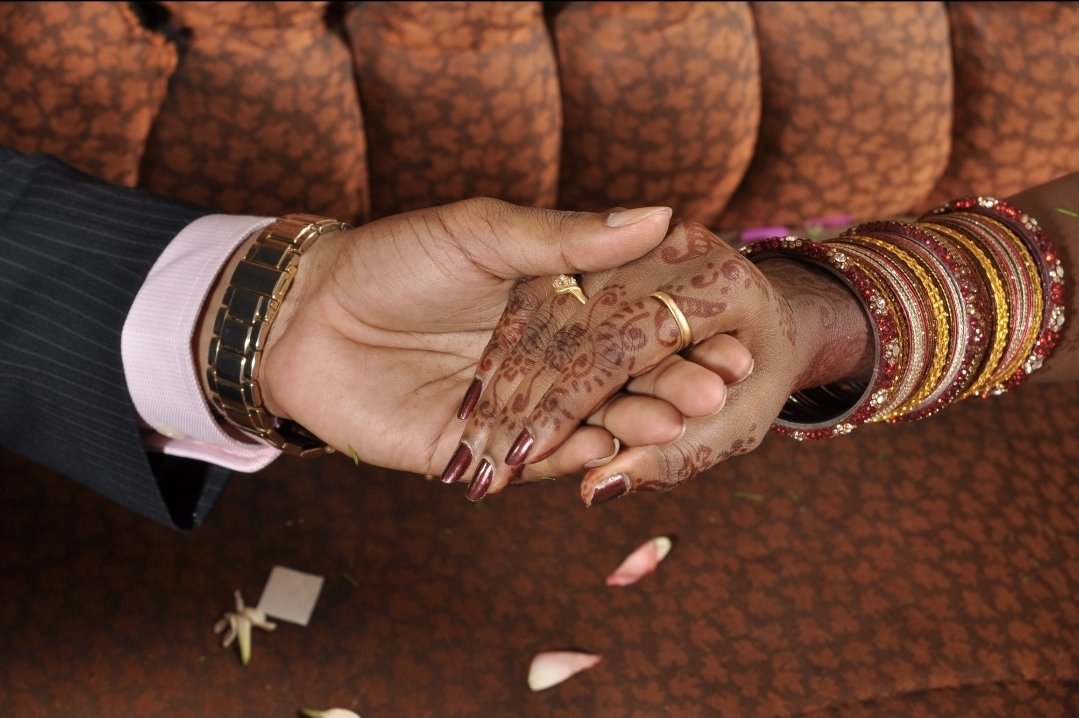 அது ஒரு Wednesday..
College early ah முடிச்சிட்டு, we took 61E, reached avadi station அங்க இருந்து beach station வந்தோம்.
She was confused why am all over the place னு 
அங்க இருந்து we took a 6D..
Marina Stopping ல v got down..
அப்போ அந்த Public swimming pool இருந்த time.
We