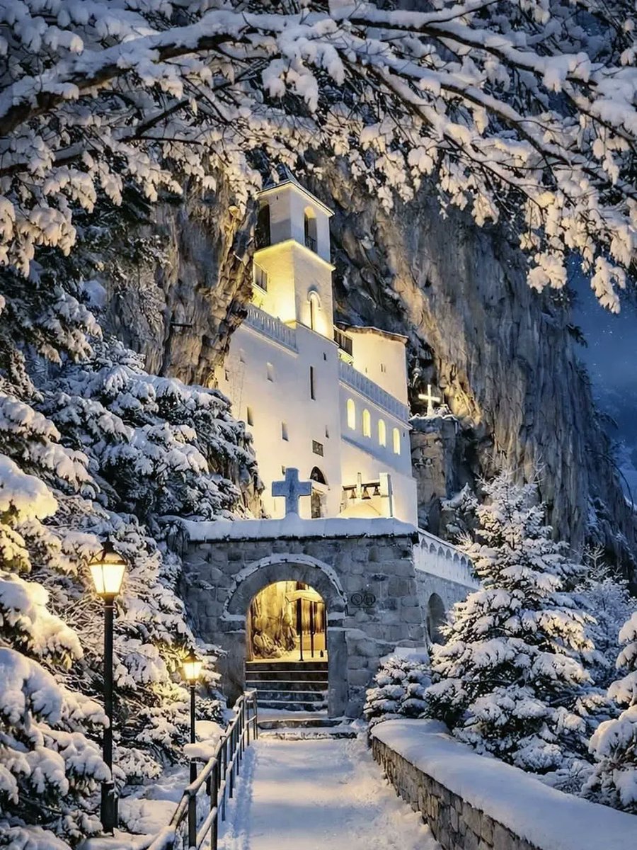 orthodox_33ad's tweet photo. 📍Ostrog Monastery, Montenegro 🇲🇪 https://t.co/exjUe7Ond1