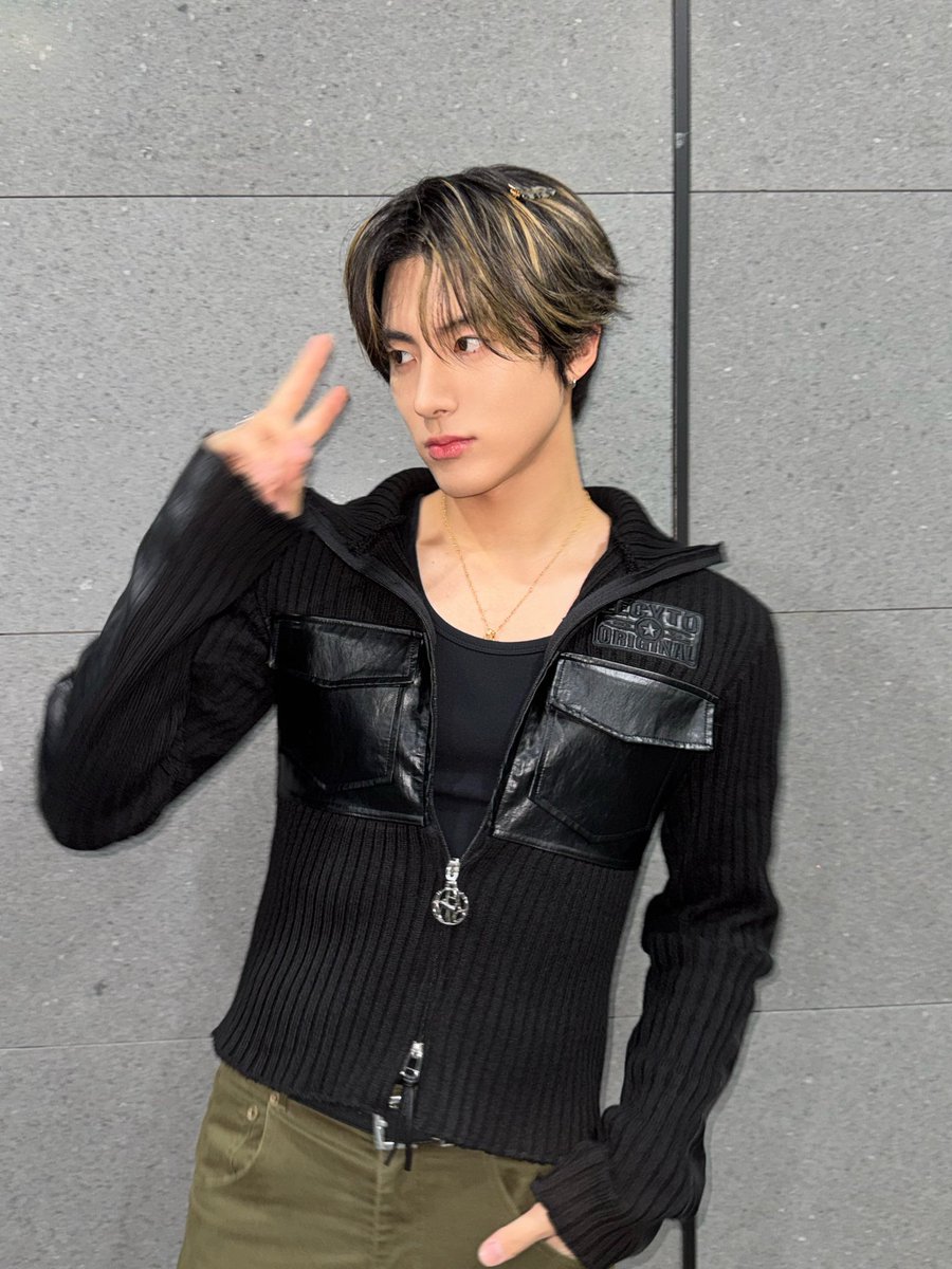 ppausion's tweet image. mi edi más lindo, precioso muak 🙊💗