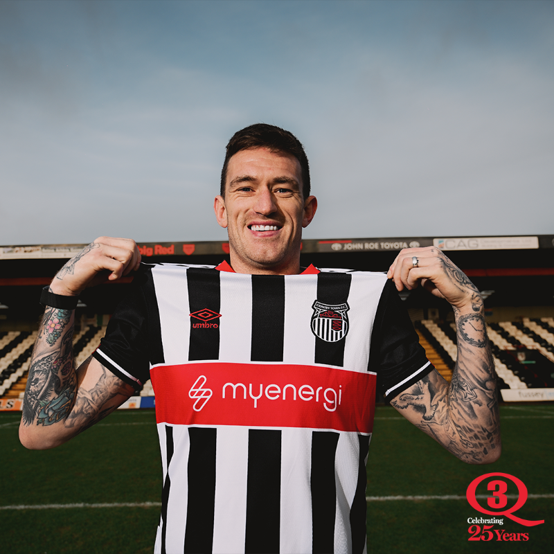officialgtfc's tweet photo. Cooking up a storm! 🧑‍🍳

We are delighted to confirm the signing of Andy Cook, who joins the Mariners on loan for the remainder of the season from Bradford City. ✍️

Andy is proudly sponsored by 3Q Industrial Supplies.

#GTFC