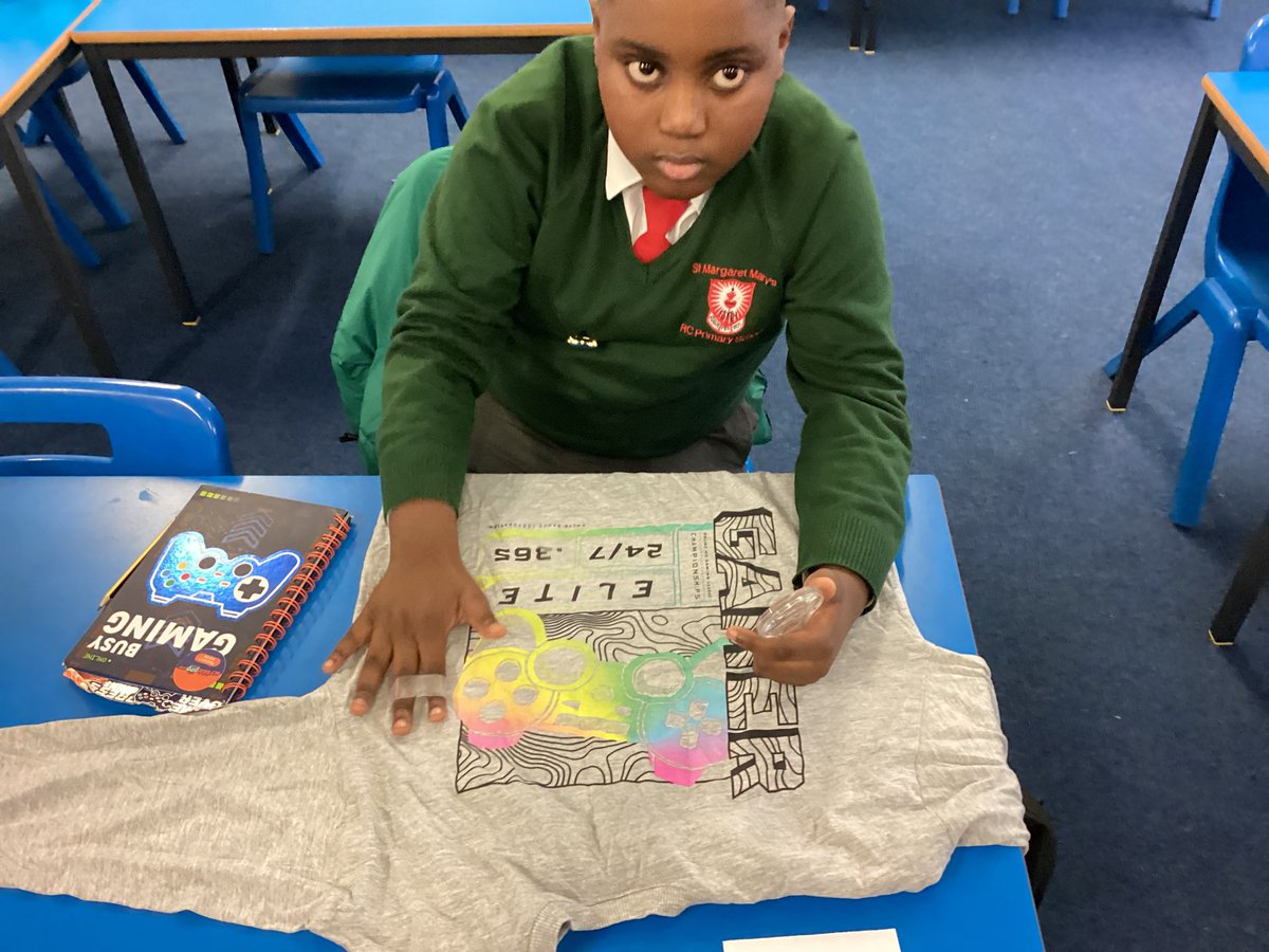StMM_2021's tweet photo. Science club enjoyed exploring different fabrics and conducted their own comparative tests to see which material sheds the most microfibres #comparing #investigating #askingquestions https://t.co/CyPaWJvuBn