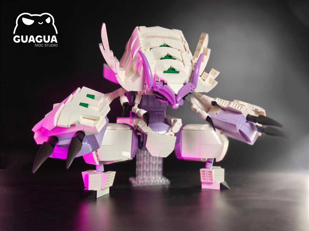 ireneli98483529's tweet photo. Greninja MOC
The build process was very smooth overall.
Only when raising the two large arms vertically does the model need a bit of support from the legs — everything else works perfectly.
Built with 900 pieces, standing 22 cm tall
#lego #legomoc #Pokemon #PokemonZA #afol #toys https://t.co/2BsT5O9Dus