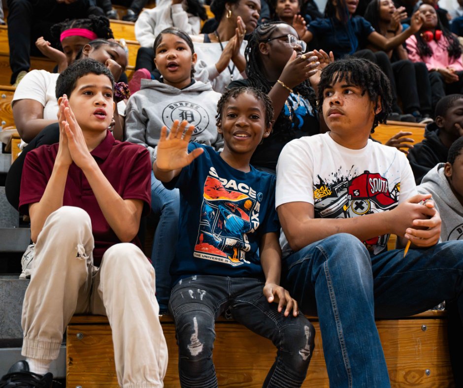 StBrownFdn's tweet photo. We stopped by Durfee Elementary-Middle School &amp; distributed school supplies to sixth-&amp; seventh-grade students 🤩

100 of these students participate in @rhymeswithreason, partner of the Foundation &amp; a program that uses popular music to help students learn new vocabulary words 💙 https://t.co/aNiIR5L2kV