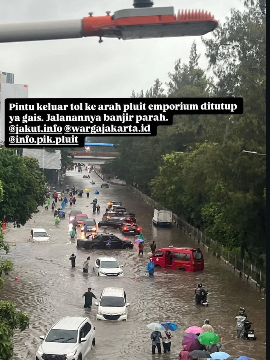 Ada yang janggal 😁. Sampai malam ini, akun-akun di X belum ada yang komplain / marah-marah soal banjir Jakarta ke Gubernur DKI