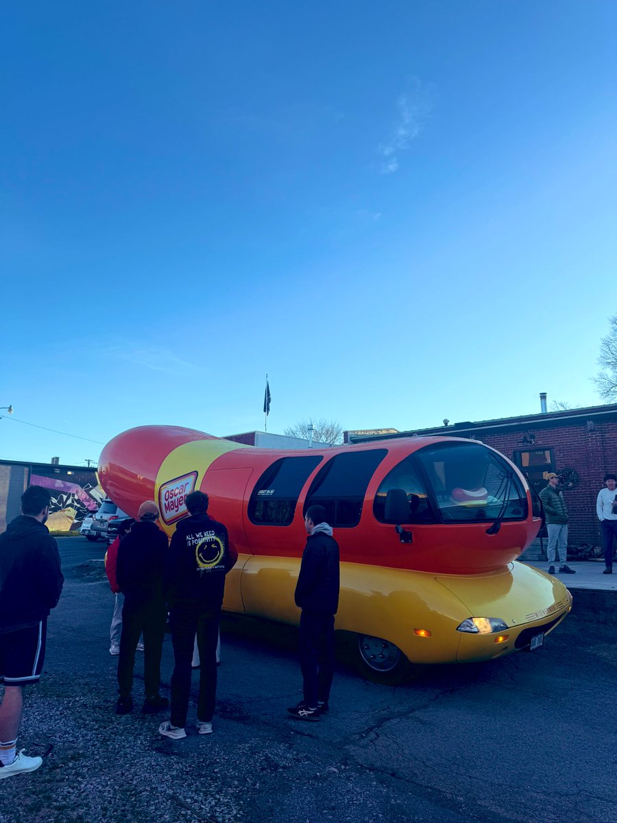 BrickyardVC's tweet photo. Brickyard, the home of no distractions, unless the Oscar Meyer WienerMobile wants to see what all the fuss is about. #YardDogs π https://t.co/kW2E0SmLvT