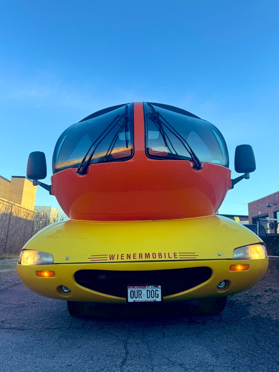 BrickyardVC's tweet photo. Brickyard, the home of no distractions, unless the Oscar Meyer WienerMobile wants to see what all the fuss is about. #YardDogs π https://t.co/kW2E0SmLvT