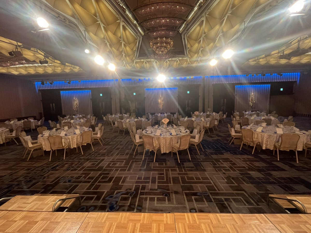 johnmichisaka's tweet photo. 京都滋賀県人会　新年会にて
ステージマジックショーでした。

石倉会長が首ギロチンの生贄に😳
盛り上がりました！

また来て欲しいとお陰様で好評でした！
お世話になりました、皆様
本当にありがとうございました！

#京都滋賀県人会
#石倉会長
#感謝 https://t.co/treTNlNYXW