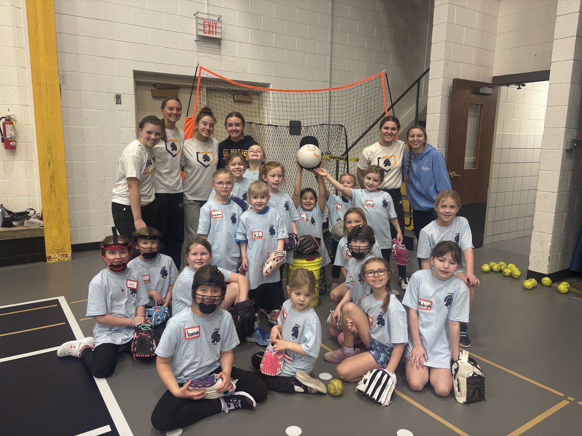 WestFastpitch's tweet photo. Swing Into the New Year Camp was an amazing success! Thank you athletes for spending the day with us! Allison, Ashley, Autumn (UW River Falls), Claire(UW Madison), Kit(Beloit College), Taylor(Lawrence University), thank you for leading and West Fastpitch thanks for helping! ♥️🥎 https://t.co/vNXCNczWiK