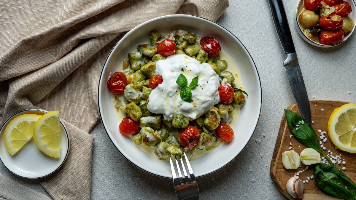 Mizah_jbr's tweet image. Je suis juste un 3arbi sous master qui trouve pas de taffe dans la France de Macron donc je me suis lancé dans la photo culinaire, j’en appelle à votre force un p’tit partage ou bien ceux qui ont des business je suis dispo 🫰🏼👋🏼