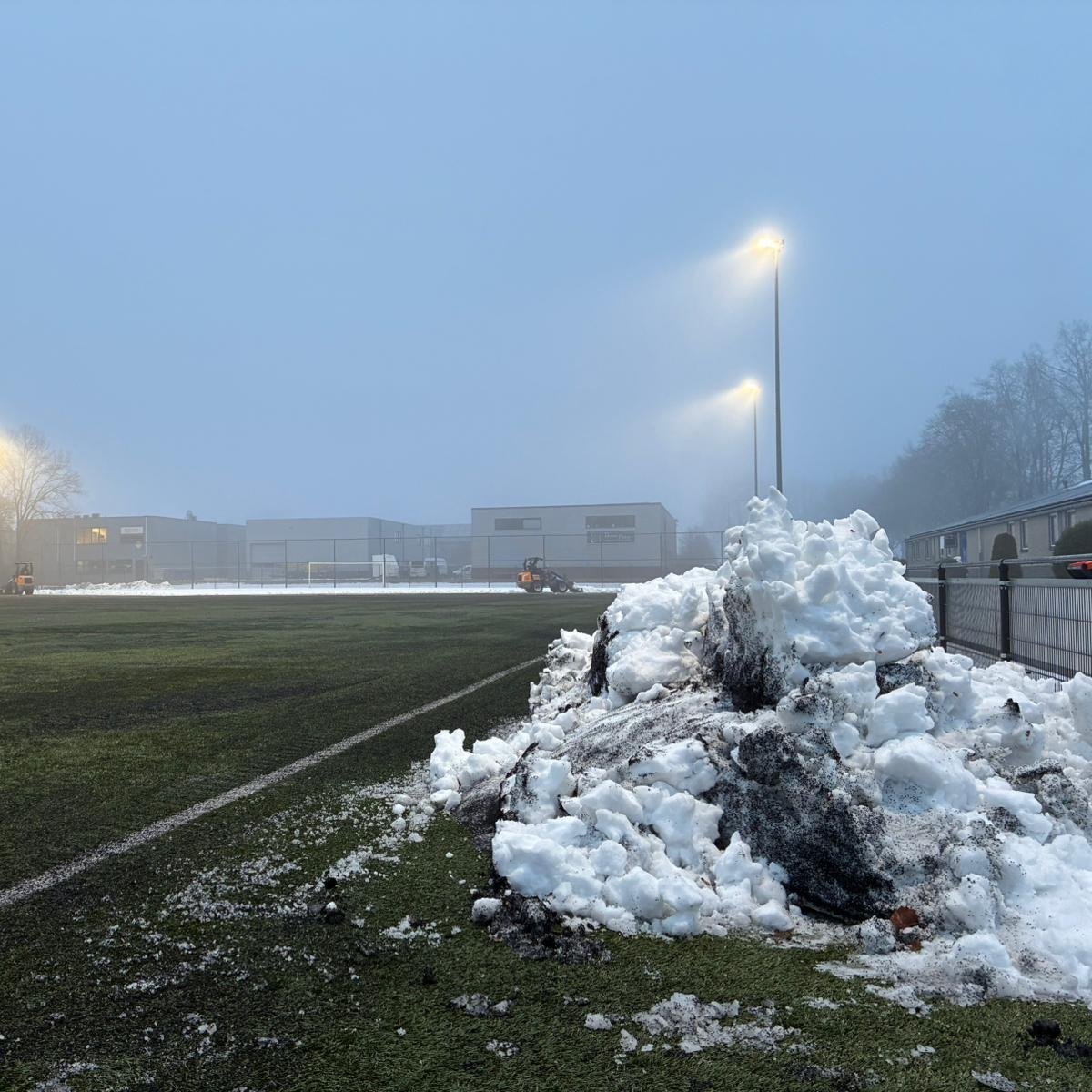 vvSEH's tweet photo. 💙🤍Update over de velden:
Vrijwilligers én alle andere SEH'ers: we hebben jullie hulp vanavond nodig!
Vanavond 19 u. is er geen training, maar gaan we sneeuw schuiven/scheppen. Neem eigen materiaal mee!
Meer info @ https://t.co/GlO1v1n6jb
#rt #komook #doemee #samen #wijzijnseh https://t.co/RPPgCgqzYg