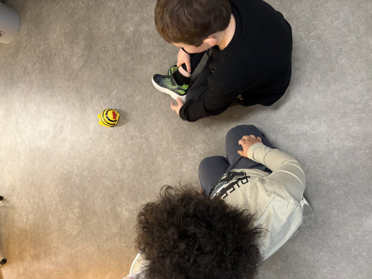 MissLEmmanuel's tweet photo. We are learning to code the beebots!🐝
•
@OttCatholicSB @SMYocsb #ocsbMath #ocsbCodes https://t.co/7OnJDQblxl