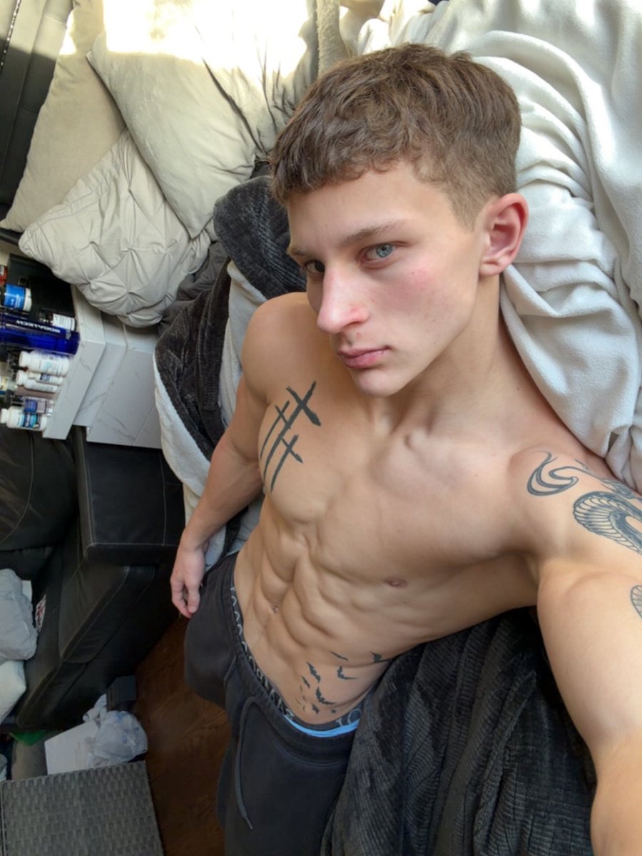 Teagenofficial's tweet photo. RT if you wanna lick down my abs 🙈 https://t.co/36z3FZ6O3Q