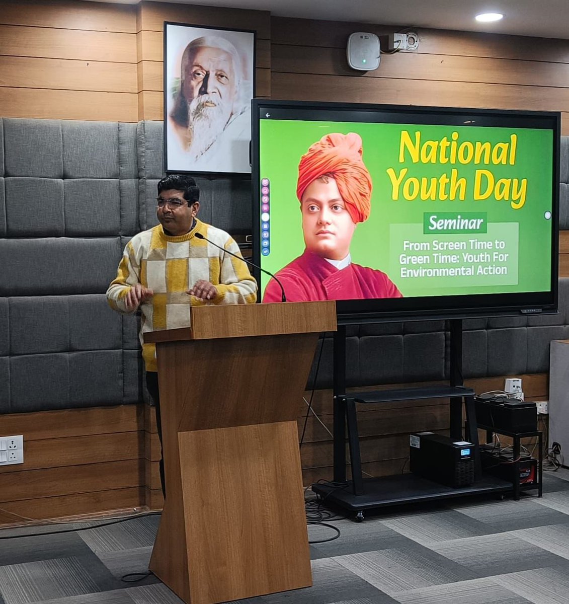 ਅਖਿਲ ਭਾਰਤੀ ਵਿਦਿਆਰਥੀ ਪਰਿਸ਼ਦ ਲੁਧਿਆਣਾ ਵੱਲੋ ਰਾਸ਼ਟਰੀ ਯੁਵਾ ਦਿਵਸ ਦੇ ਮੌਕੇ ਤੇ From Screen Time to Green Time: Youth For Environmental Action ਵਿਸ਼ੇ ਤੇ ਵਿਚਾਰ ਸੰਗੋਸ਼ਠੀ ਦਾ ਆਯੋਜਨ ਕੀਤਾ ਗਿਆ। 

ਜਿਸ ਵਿੱਚ ਏਬੀਵੀਪੀ ਪੰਜਾਬ ਦੇ ਸੂਬਾ ਉਪ ਪ੍ਰਧਾਨ ਸ਼੍ਰੀ ਅਨੁਭਵ ਜੈਨ ਮਜ਼ੂਦ ਸਨ।

On the occasion of National Youth