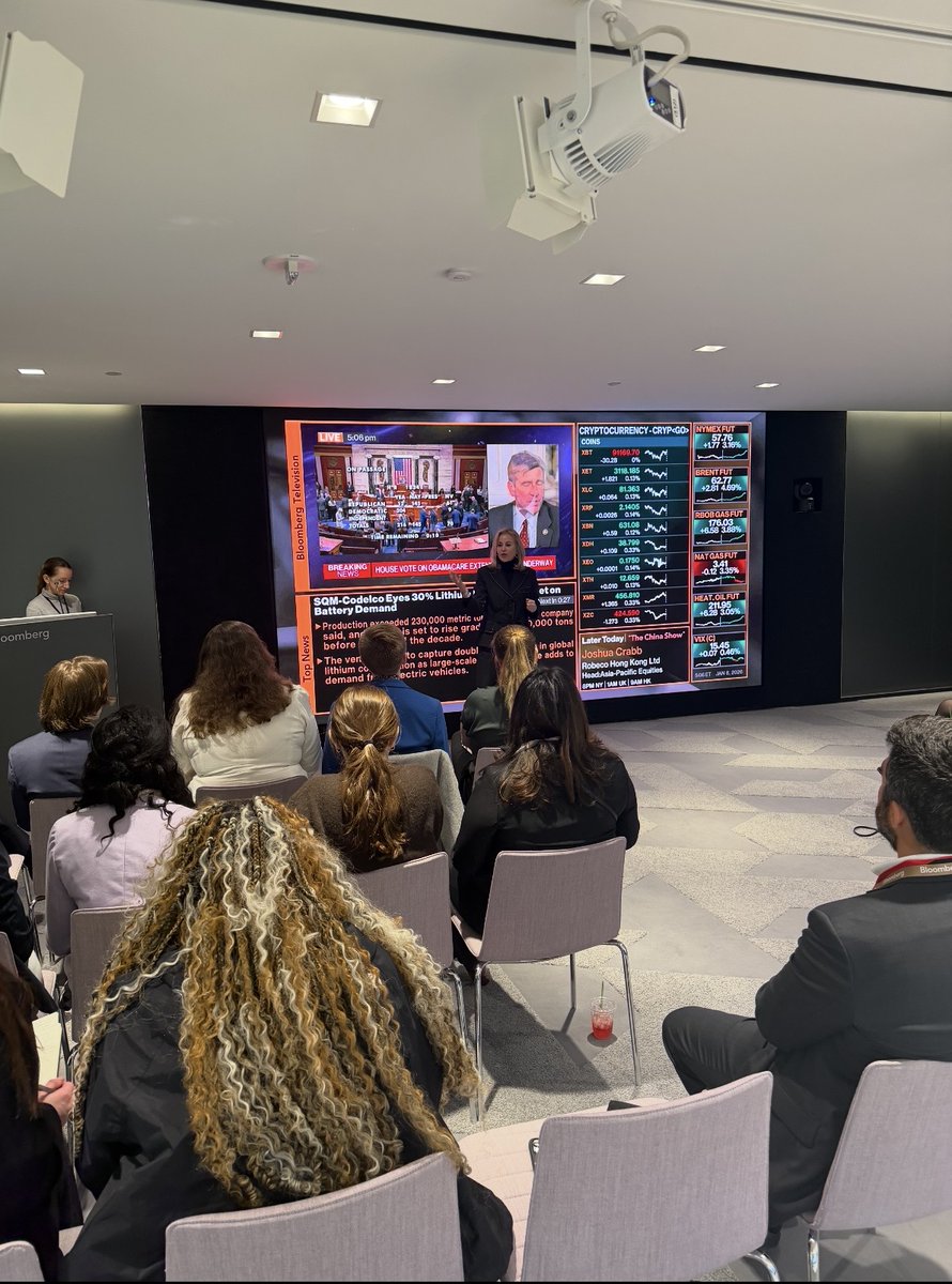 MainStreetSarah's tweet photo. Last week, I had the privilege of presenting to students from Suffolk University on politics and government. Smart questions, honest back-and-forth, and real curiosity about how things actually work. Always energizing to hear from the next generation. https://t.co/ui7X9AE8jn