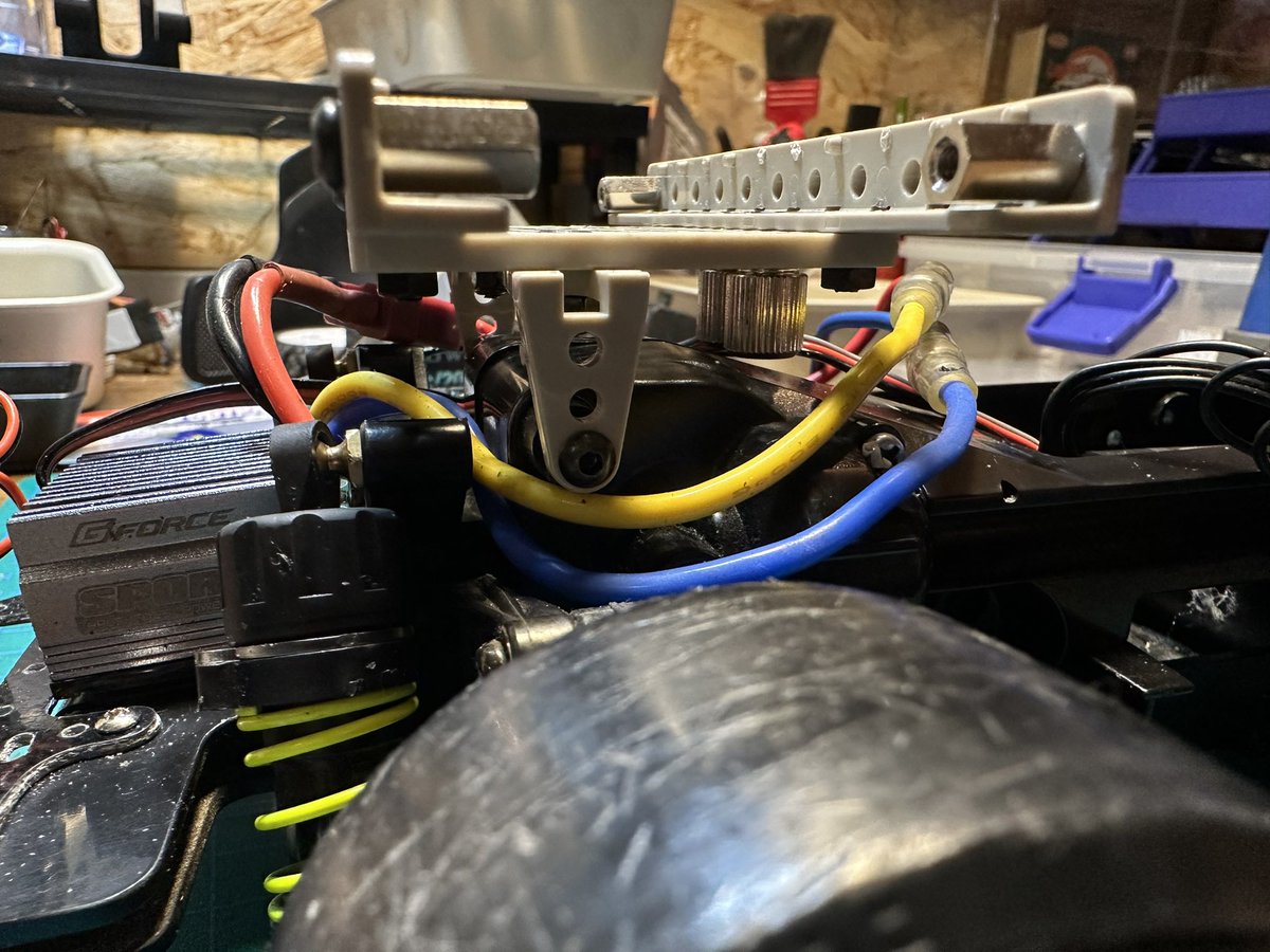 purpletrueno's tweet image. タミヤの工作キットのみでバッテリーホルダー出来たわ。笑
5mm刻みで位置がずらせるので色々試せそう。|ωㆆ)
黒で塗ろうかな…(ﾟ∀ﾟ)ｼﾛﾀﾞｾｰ

#TL01
#2駆ドリ