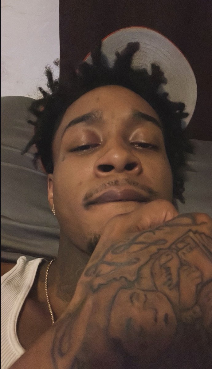 youknowslim's tweet photo. Should I start an OF  RT for yes. Comment for no https://t.co/wgzePlkoXG