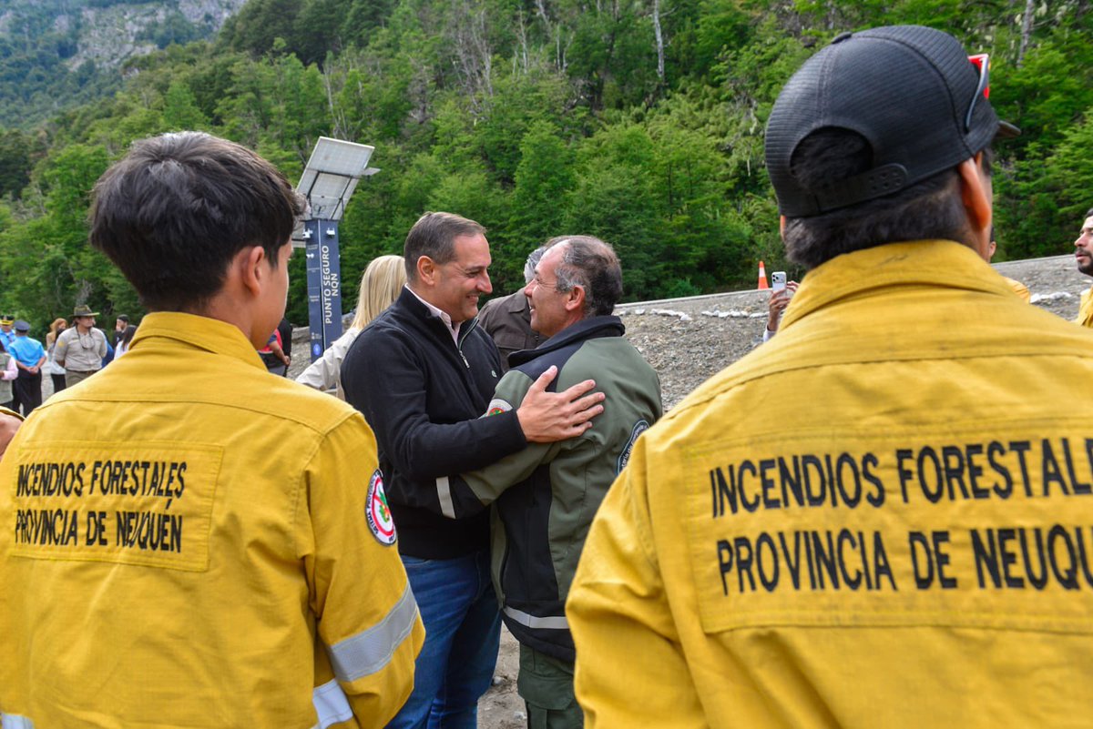 Punto Seguro: conectividad y seguridad donde antes estábamos incomunicados.

A través de la Dirección Provincial de Fauna, instalamos tótems tecnológicos autónomos en zonas remotas de la provincia para asistir a turistas y pobladores, incluso sin cobertura móvil.

👇