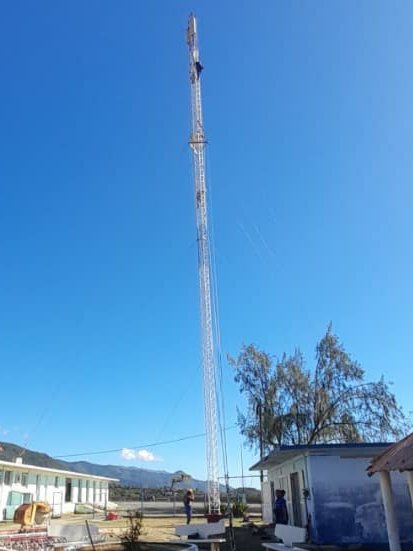 ETECSA_Cuba's tweet photo. 📢 Recientemente quedó restablecida la radiobase de Ocujal del Turquino, en Santiago de Cuba, de gran importancia para la comunicación 📲 en esa región. 
Gracias a nuestros trabajadores 👷🏽 en el territorio, por su dedicación y entrega.
#EtecsaConCuba 🇨🇺 https://t.co/98iwFgoQvb