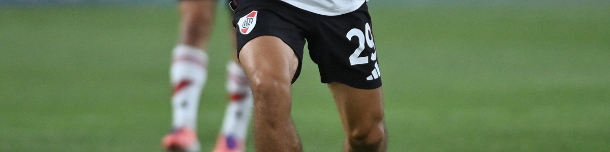 RiverLPM's tweet photo. Toquen el post para ver al goleador del 2026.