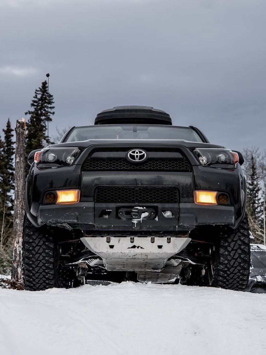 Monstrous angle of the 4Runner 😤 💪 ❄️ so cool 😎 

This was taken by @ jt.explores (on Instagram) 

#toyota4runner #4runner #toyota