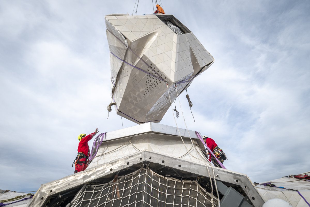 sagradafamilia's tweet photo. Today the third horizontal arm of the cross of the tower of Jesus Christ, facing the apse, has been placed. 🙌 In the coming days, the installation of the fourth and final horizontal arm will be completed, a key milestone that brings us closer to the culmination of the tower with the future placement of the upper arm and, inside it, the sculpture of Agnus Dei. 🔜