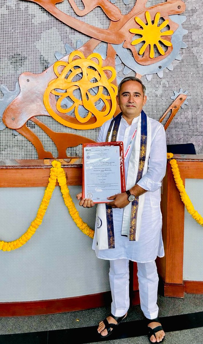 news21national's tweet photo. जेएनयू दीक्षांत में डॉ वीरमाराम जानी को पीएचडी सम्मान मिला
#Congratulations #JNUConvocation #PhD #SanchorePride #YouthInspiration #News21 https://t.co/fC2WIRXICn