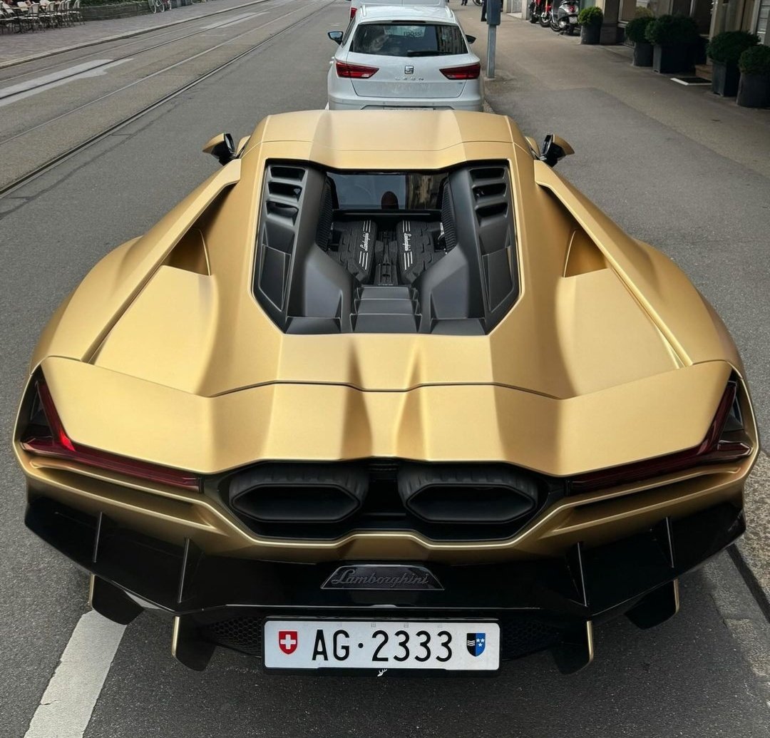 Lamborghini Revuelto