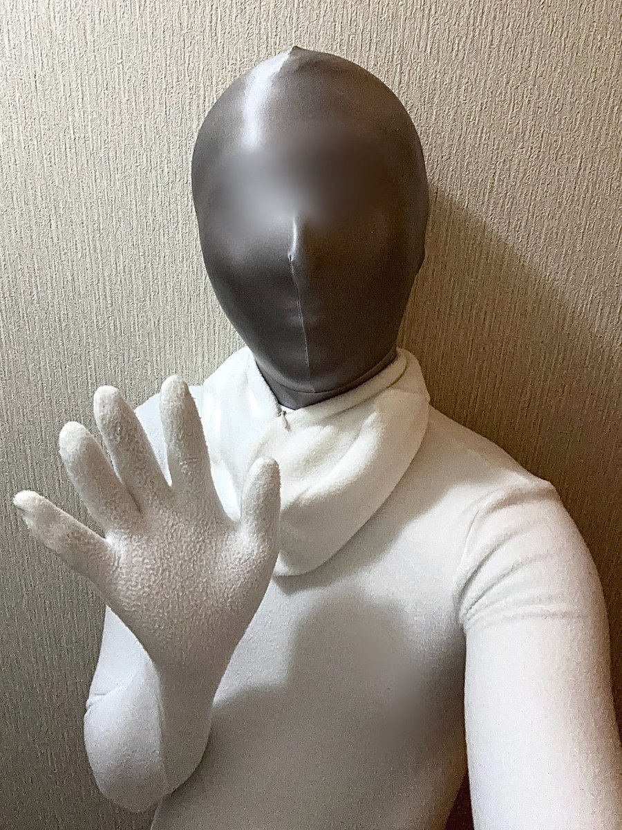 お久しぶりです。
今年もよろしくお願いします。
これはシルバーのツルスベゼンタイの上に、白のフリースゼンタイを重ね着した時の写真です。
とても気持ち良かったです。