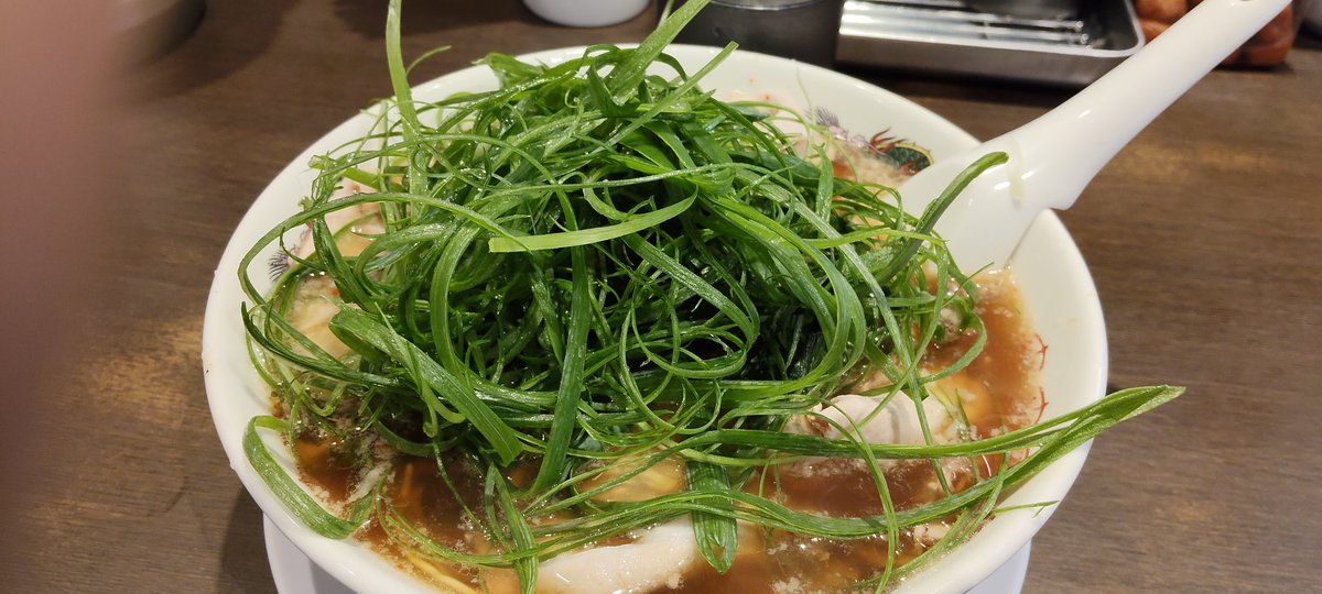 drafankaz's tweet photo. 久しぶりに来来亭に行ったけど若干量減った？って感じした💦
 #ネギラーメン  #大盛り  #チャーシュートッピング  #来来亭 https://t.co/B2fYG84d8r