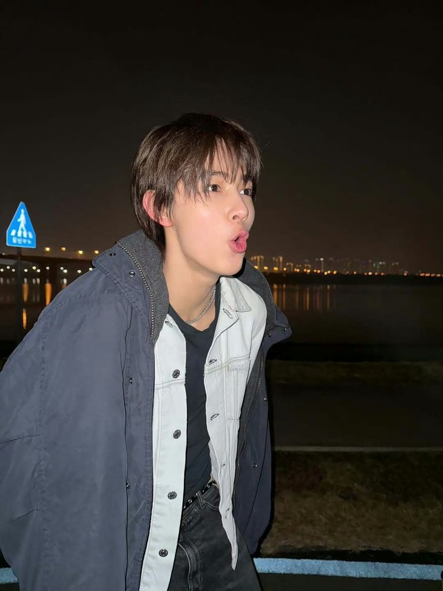 sweyaye26953's tweet photo. #성현아 
#새벽배송된성현생일
#EomfulSeventeenYears
#HappySeonghyeonDay
#성현아생일
#엄성현생일
#데뷔전연습생시절사진같이볼사람
#EomfulSeventeenYears 
#HappySeonghyeonDay
#성현이너무사랑하고기특해
Sean～ 생일 축하해, 네가 되고 싶은 사람이 되길 바래~ https://t.co/IFtt4Aio67