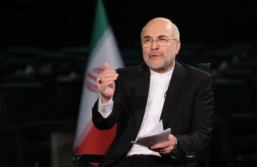 🔴 رئيس البـــــرلمان الإيراني 

مخاطبا #ترمب: سمعنا أنك هدّدت إيران .. مدافعو إيران سيلقنونك درسًا لا يُنسى .. تعالَ ونفذ تهديداتك لترى كيف ستُدمَّر كل إمكاناتكم في المنطقة، وسنُؤدّب الحكّام الظالمين