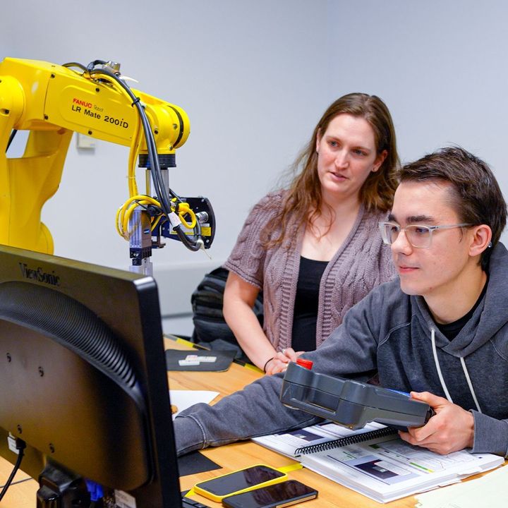 FANUCAmerica's tweet image. Take your skills to the next level this new year!🎆📚🎓 
#FANUC #Training has courses to help achieve your goals: 

⚙️#CNC &amp;amp;amp; #ROBODRILL Training
🤖#Robotics Training
🖥️Online #virtual training

Browse 𝟭𝟬𝟬+ 𝗰𝗹𝗮𝘀𝘀𝗲𝘀 and enroll instantly TODAY: bit.ly/45aO0BO