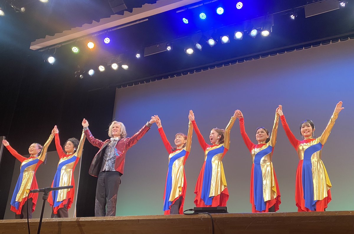 yoko_guuuuu's tweet photo. 無事閉幕!!🕺✨
ご来場のみなさまありがとうございました✨
最前で鑑賞してた大親友に「お前は踊ってないくせになんでダンサーの衣装で出とるんや!!🙄」と開口一番にツッコまれました(笑)ダンスの代わりにエキストラとフィナーレまで出演させてもらい大感謝です🥹
#舞台やってみなはれ #大阪150年物語 https://t.co/AAjVtWtSKT