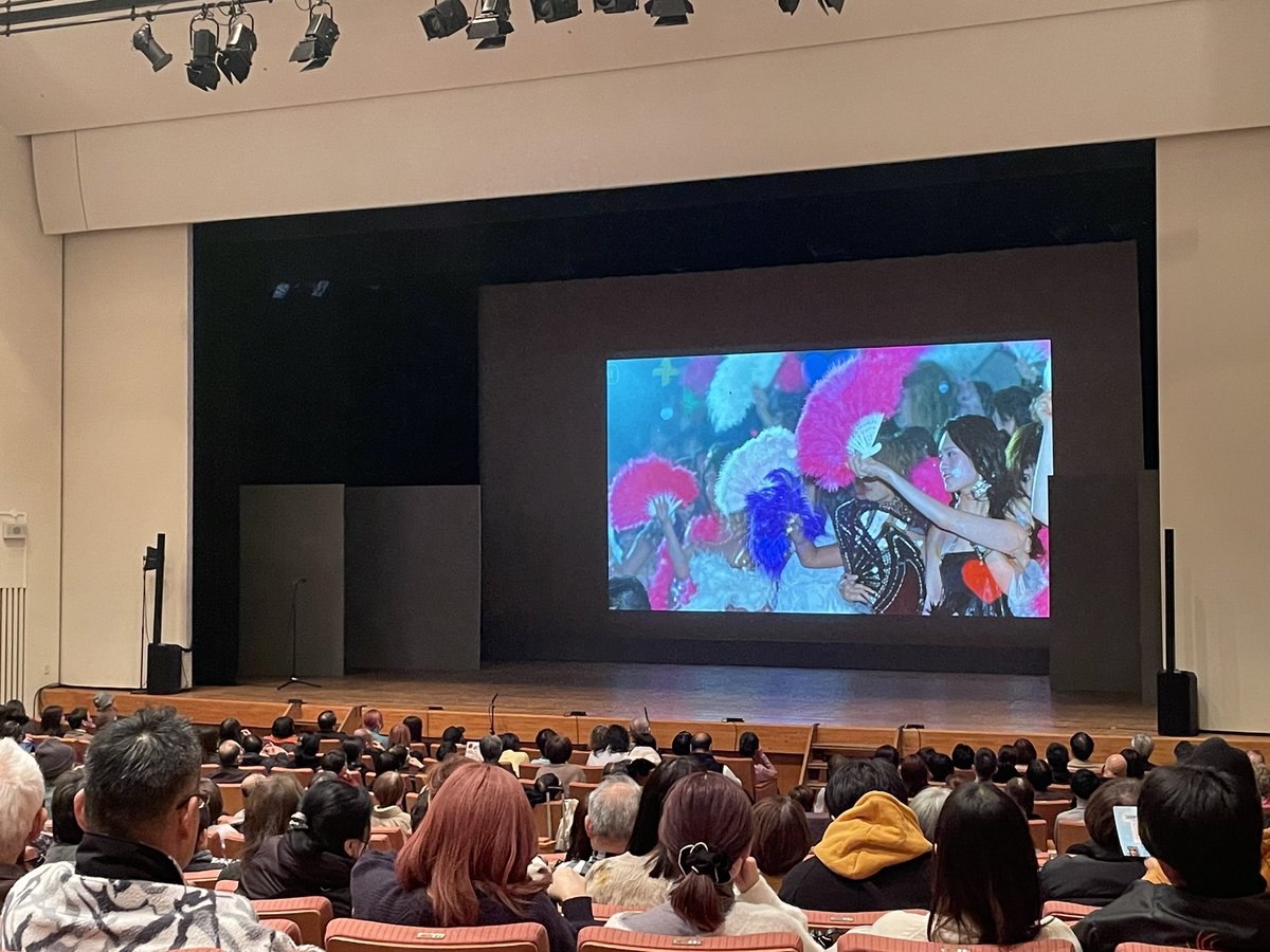yoko_guuuuu's tweet photo. 無事閉幕!!🕺✨
ご来場のみなさまありがとうございました✨
最前で鑑賞してた大親友に「お前は踊ってないくせになんでダンサーの衣装で出とるんや!!🙄」と開口一番にツッコまれました(笑)ダンスの代わりにエキストラとフィナーレまで出演させてもらい大感謝です🥹
#舞台やってみなはれ #大阪150年物語 https://t.co/AAjVtWtSKT