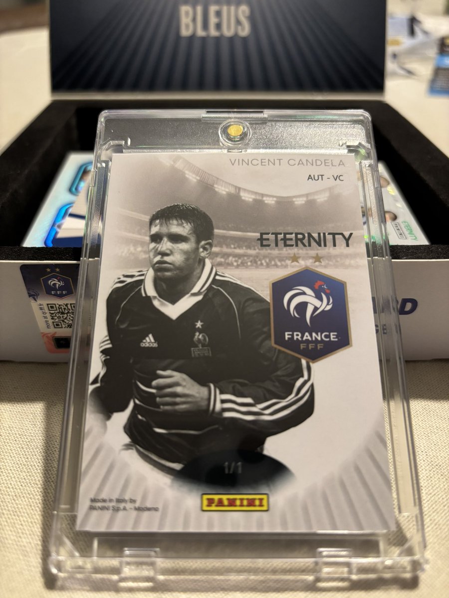 JeremyGrenier0's tweet photo. @Gylbret @ZetawC Une magnifique 1/1 auto de Candela dans une boîte Eternity équipe de France. Ma première 1/1 en ouverture ça fait plaisir. https://t.co/yueMRhdZGF