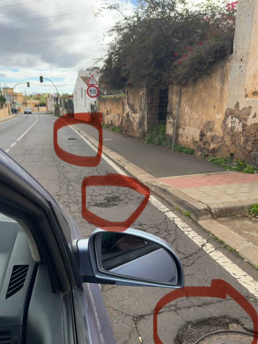 noeliaagf's tweet photo. ¿Tendremos carreteras dignas en 2026? @aytolalaguna_es @CabildoTenerife 

Veremos https://t.co/FlzRas5JEH