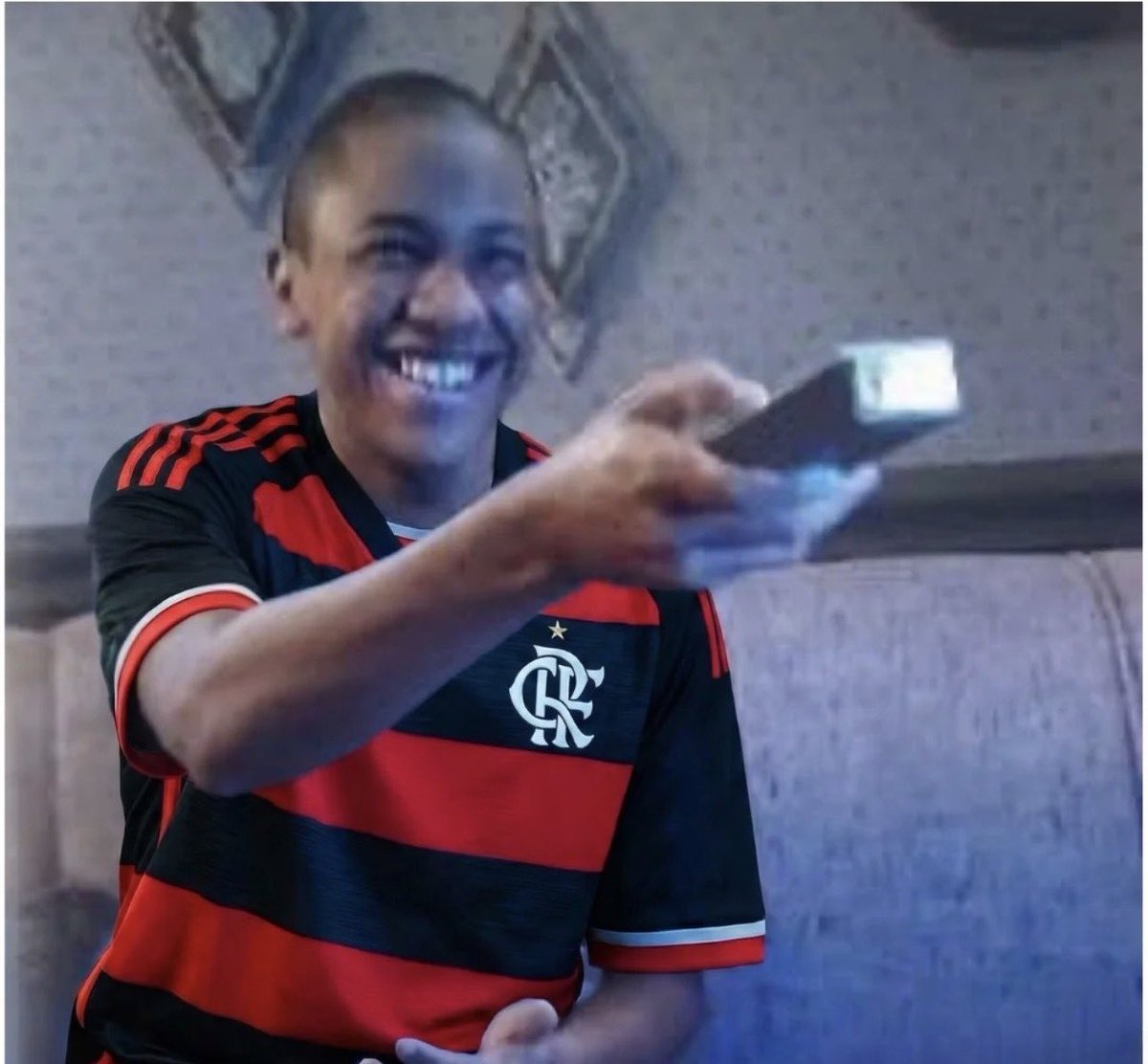 DanielSilv26828's tweet photo. Eu o dia todo no Twitter e nos programas do YouTube com esse rumor do Paquetá de volta. https://t.co/RVEfl3GnBs
