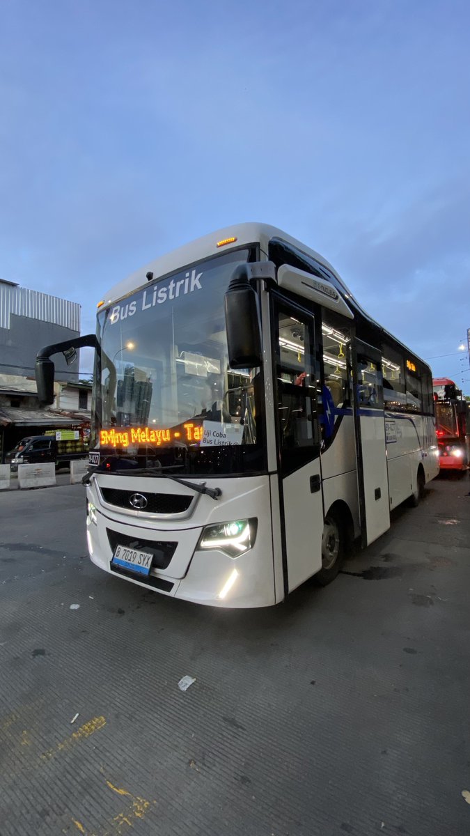 efrymaim's tweet photo. Uji Coba Bus Listrik Hyundai County 

Rute 5M Kp Melayu - Tanah Abang https://t.co/PitetjqbWO