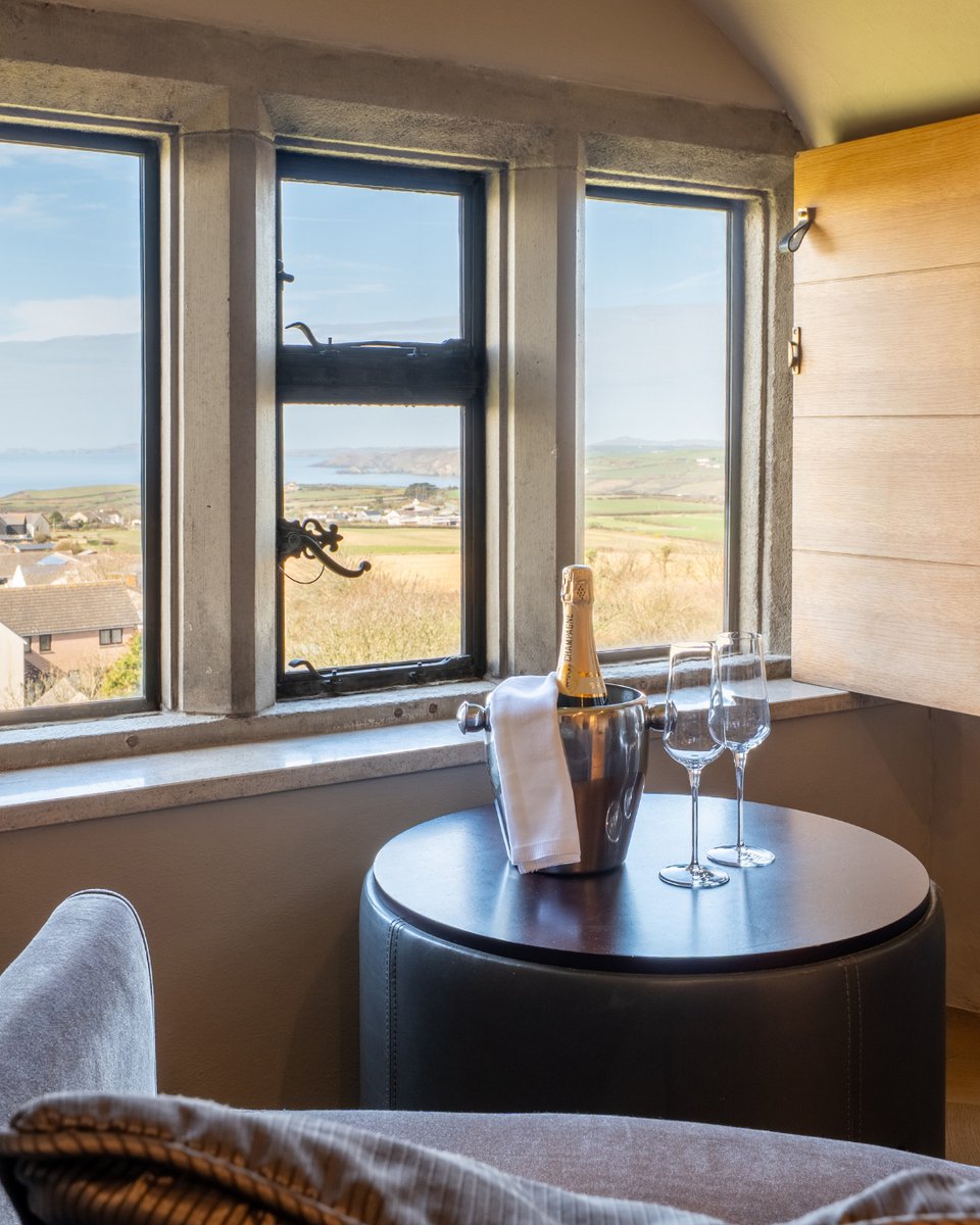 Roch Castle tweet media