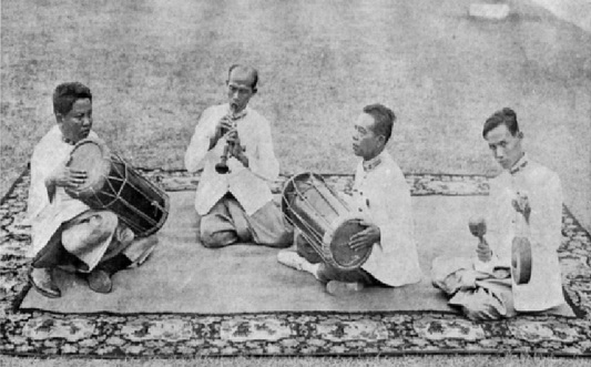 sinrupe's tweet photo. Musicos de Isaan no ano 1906 https://t.co/KV6wrPgTfr