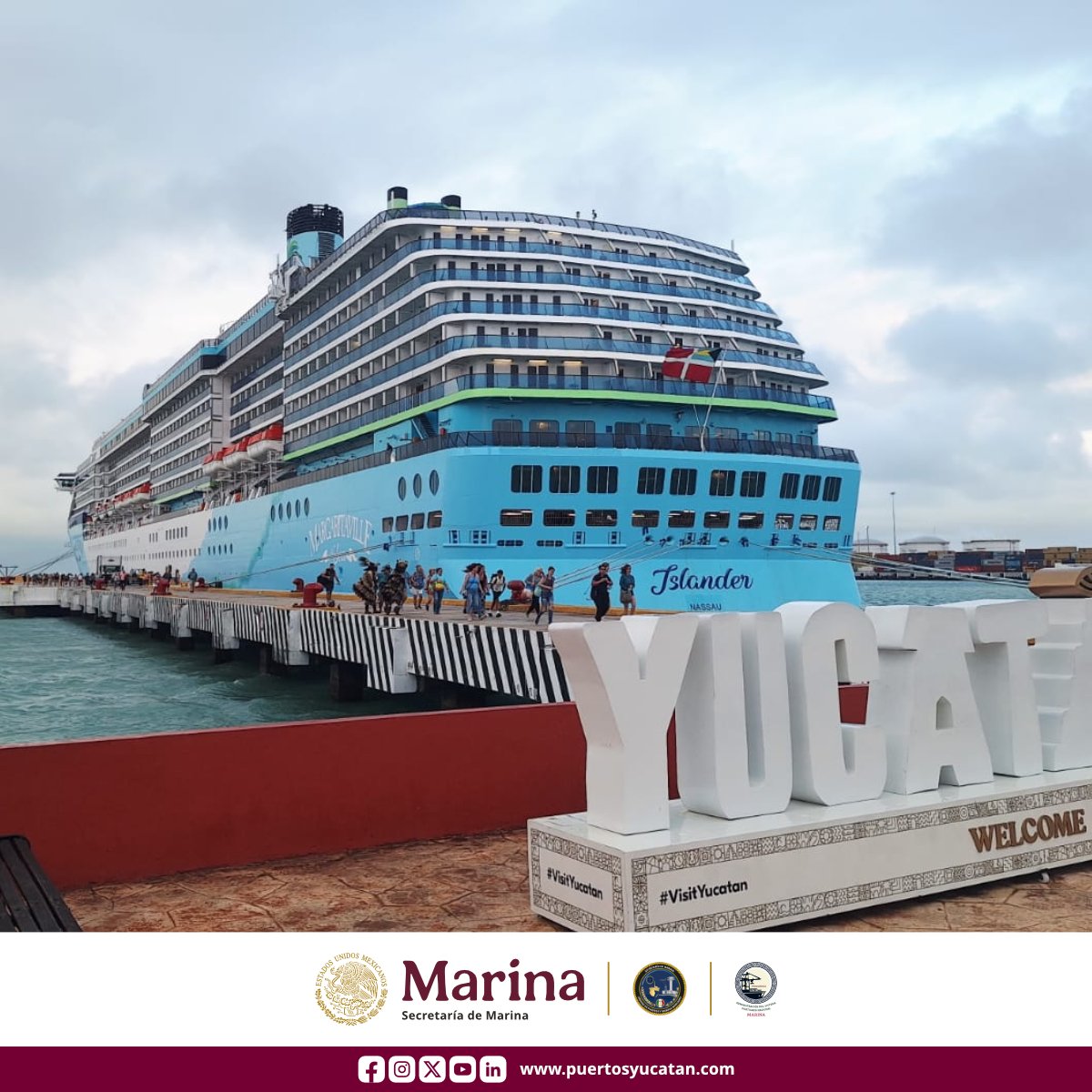 Lunes con arribo de #Crucero en #PuertoProgreso, con el atraque del Islander, de la naviera Margaritaville at Sea a las 6:30 h, procedente de Cozumel, zarpará a las 15:00 h, con destino a Tampa, Florida. 
Con 1,995 pasajeros y 832 tripulantes, con un total de 2,827 visitantes.