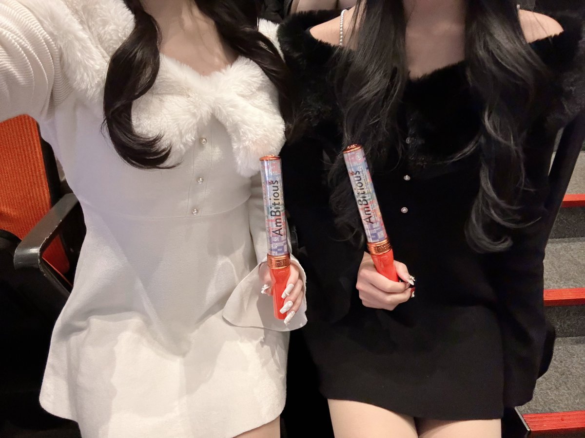 lapinchan10's tweet photo. #AHAPPYNEWERAPARTY 🐴🎍🤍✨ https://t.co/PmehiEVLI2