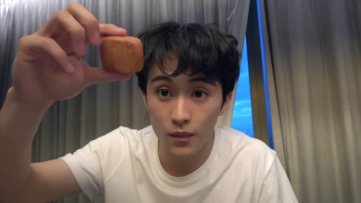 R3MAISSANCE's tweet image. can we all just stop and talk about bare faced mark