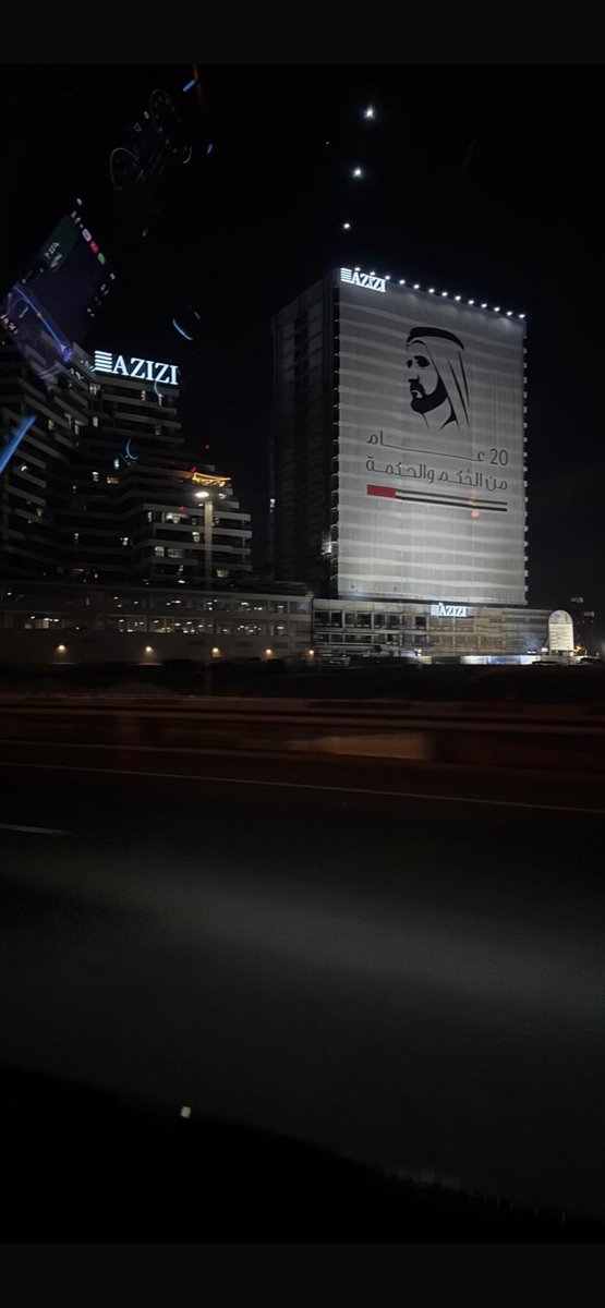 -
شعبك يباهي بنورك / و يتنعّم تحت ظلك 
دمت صمام الأمان , و سيّد دهاة السياسه ..

ومثل ما الشعب الاماراتي يفاخر في سجلك
يفخر الشعب الكويتي فيك يا فخر الرئاسه ..
#محمد_بن_راشد