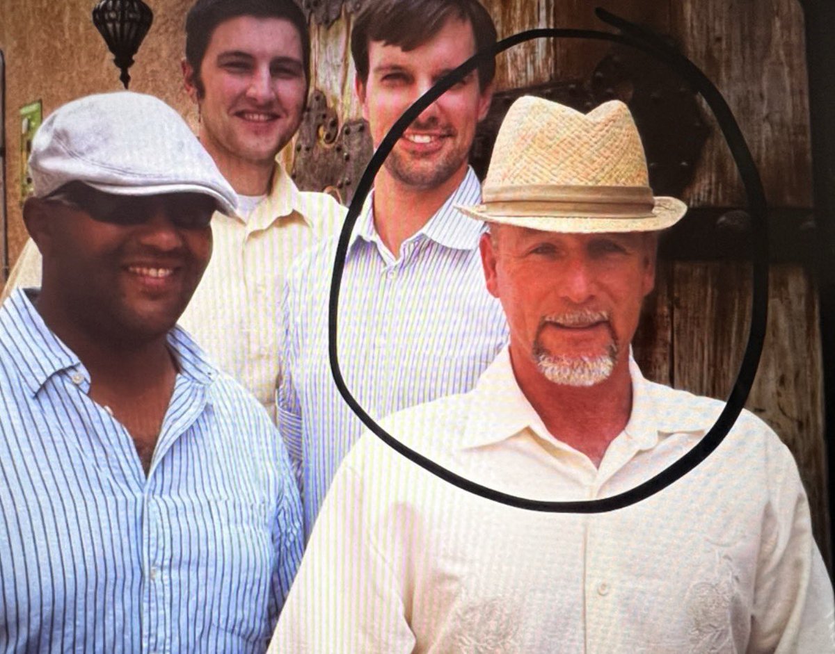 WillingWitness's tweet image. Trying to locate a Doppelganger of mine. I am tracking about 8 different people terrifying similar in look. I want to meet them. This one is crazy and there is another  one that, I’m scared to contact. 🤪