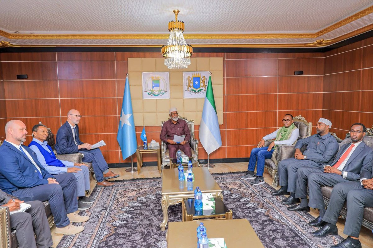 Mahamed81443729's tweet photo. The President of Jubaland, Ahmed Mohamed Islam, met at the Presidential Palace with the Deputy Special Representative of the UN Secretary-General and Humanitarian Coordinator for Somalia, Mr. George Conway, and his delegation, to assess the impact of the ongoing drought in Jubaland. He stated that more than 1.5 million people have been directly affected, with thousands of livestock lost, severely damaging livelihoods. The President warned that the drought may worsen without urgent international assistance and called on the international community, Somalis, and the diaspora to support immediate relief efforts to prevent famine, stressing that water and food shortages are the most critical challenges
