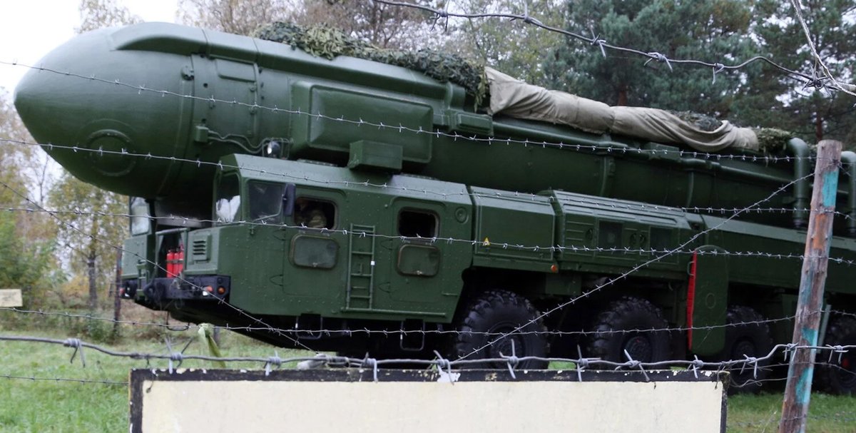ZentraleV's tweet photo. „Das 🇷🇺Verteidigungsministerium hat eine offizielle Erklärung zum Oreschnik-Raketenangriff auf das Gebiet um Lwiw abgegeben… demnach galt der Angriff dem Flugzeugreparaturwerk… wo F-16 und MiG-29 repariert und gewartet werden.“
Oreschnik auf MZKT-79291:https://t.co/IZEhhsUFlz https://t.co/bPgCRkcQd4